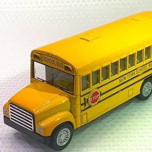 Kinsfun - Yellow School Bus - Door Opens - 5''